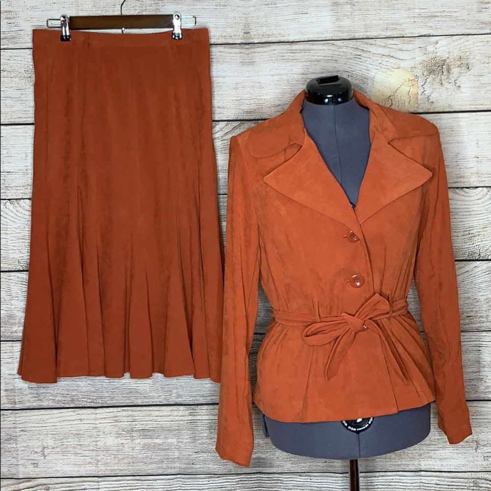 Laura Scott suede feel skirt suit Large/10 🍁 🍁